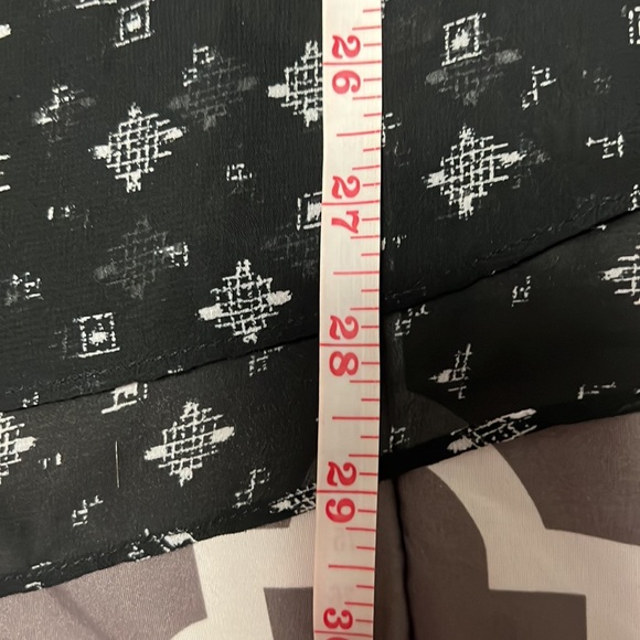 EUC sheet black patterned sleeveless blouse - Picture 6 of 6